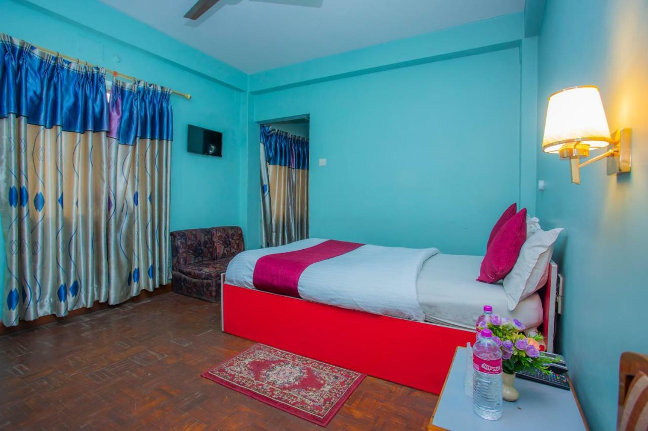 Spot On 445 New Hotel Natureland Pokhara Exterior foto